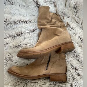 Softt distressed suede boots